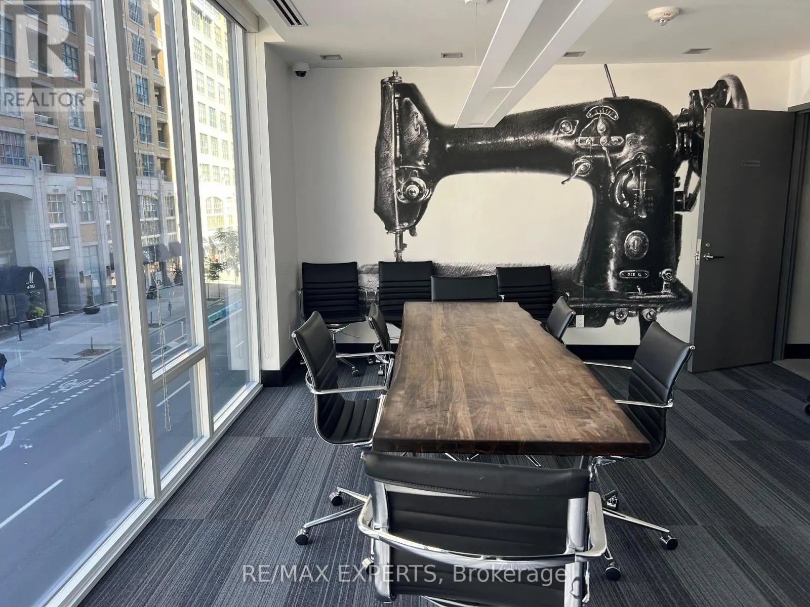 204 - 435 RICHMOND STREET W