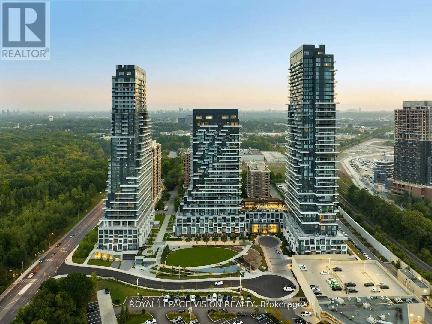 2404 - 30 INN ON THE PARK DRIVE