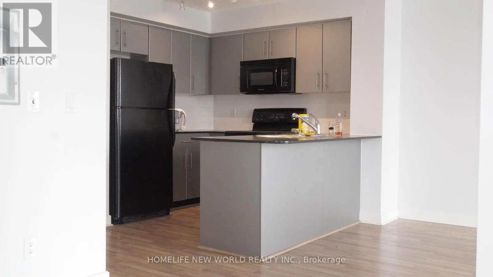 703 - 12 YONGE STREET W