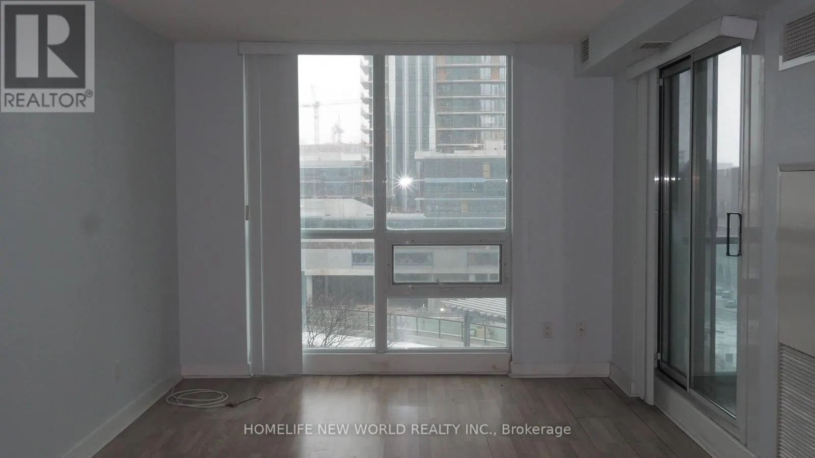 703 - 12 YONGE STREET W