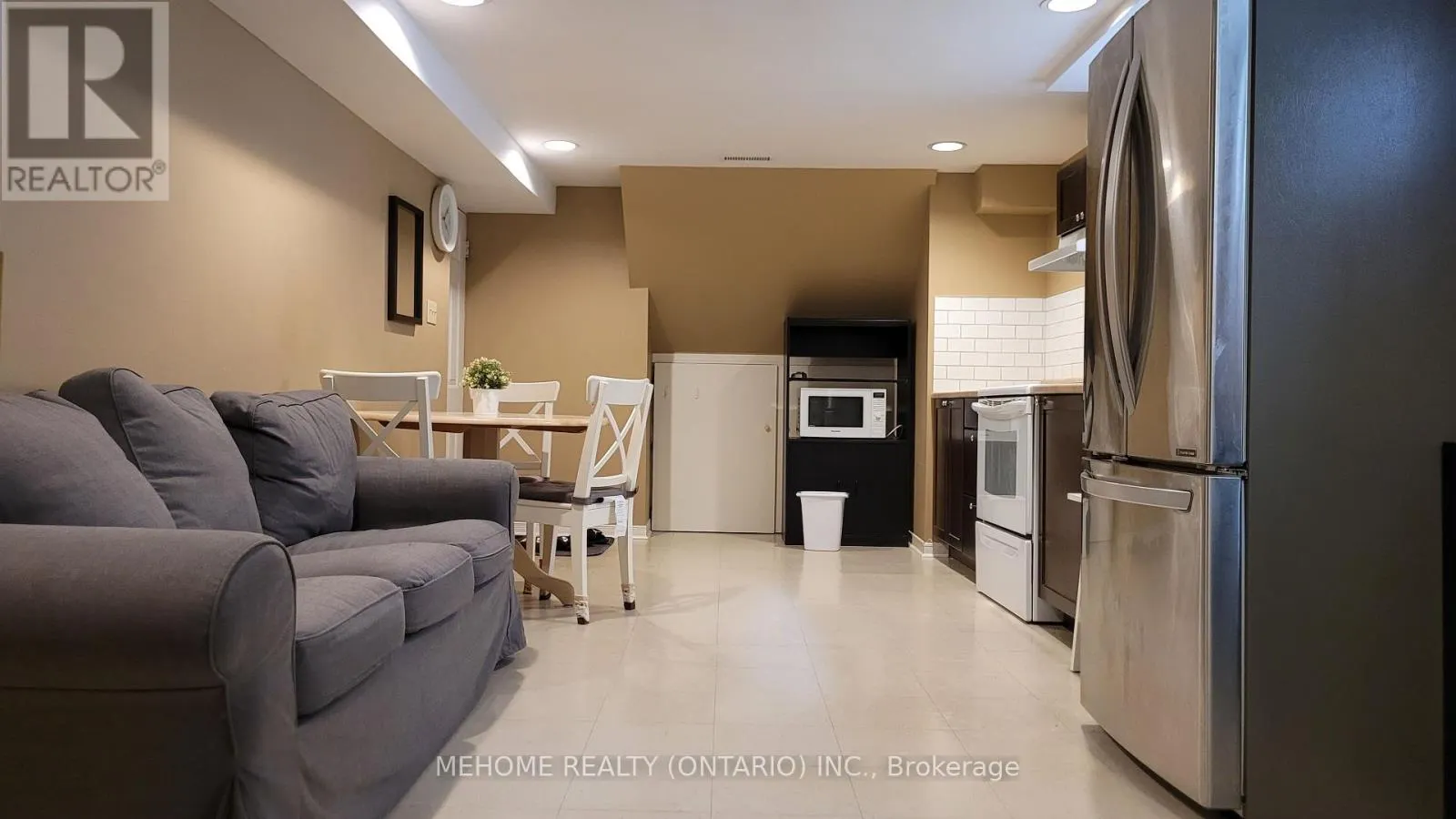 LOWER UNIT - 121 ANGUS DRIVE
