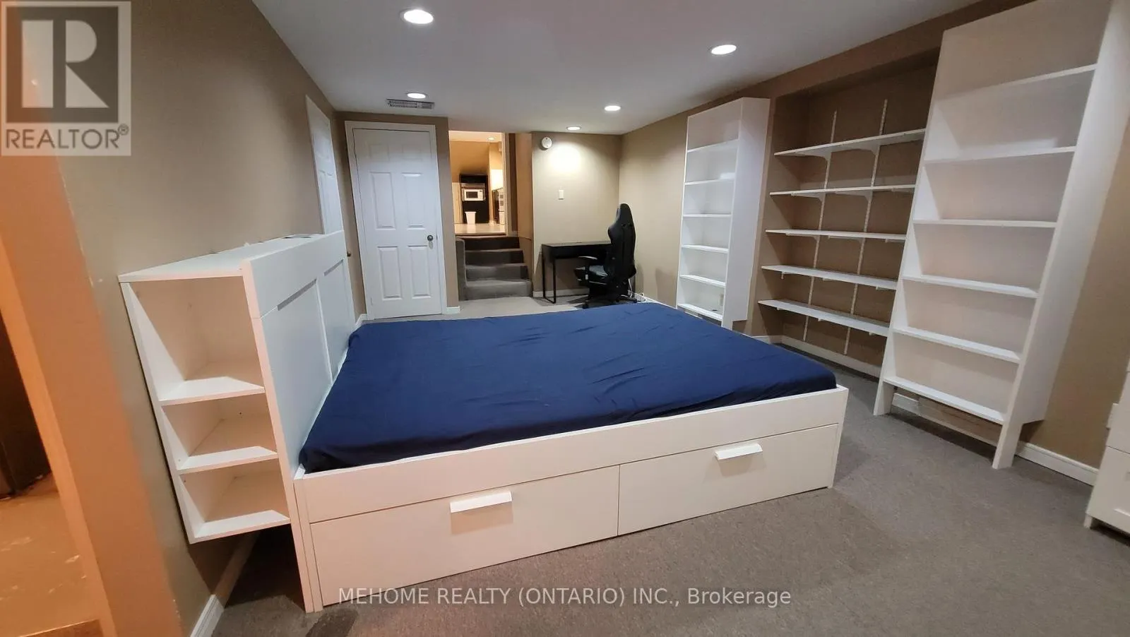 LOWER UNIT - 121 ANGUS DRIVE