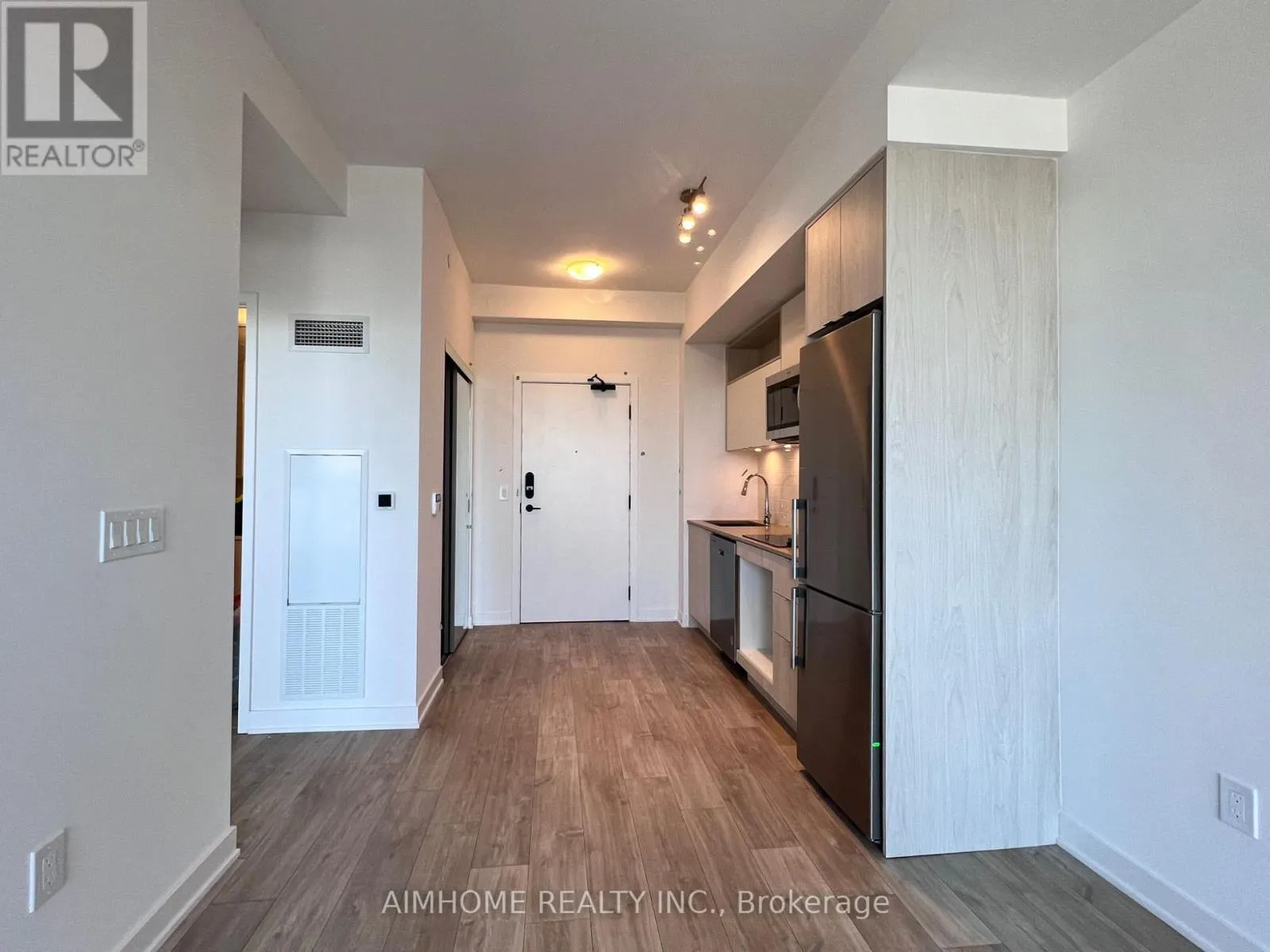 1576 - 135 LOWER SHERBOURNE STREET
