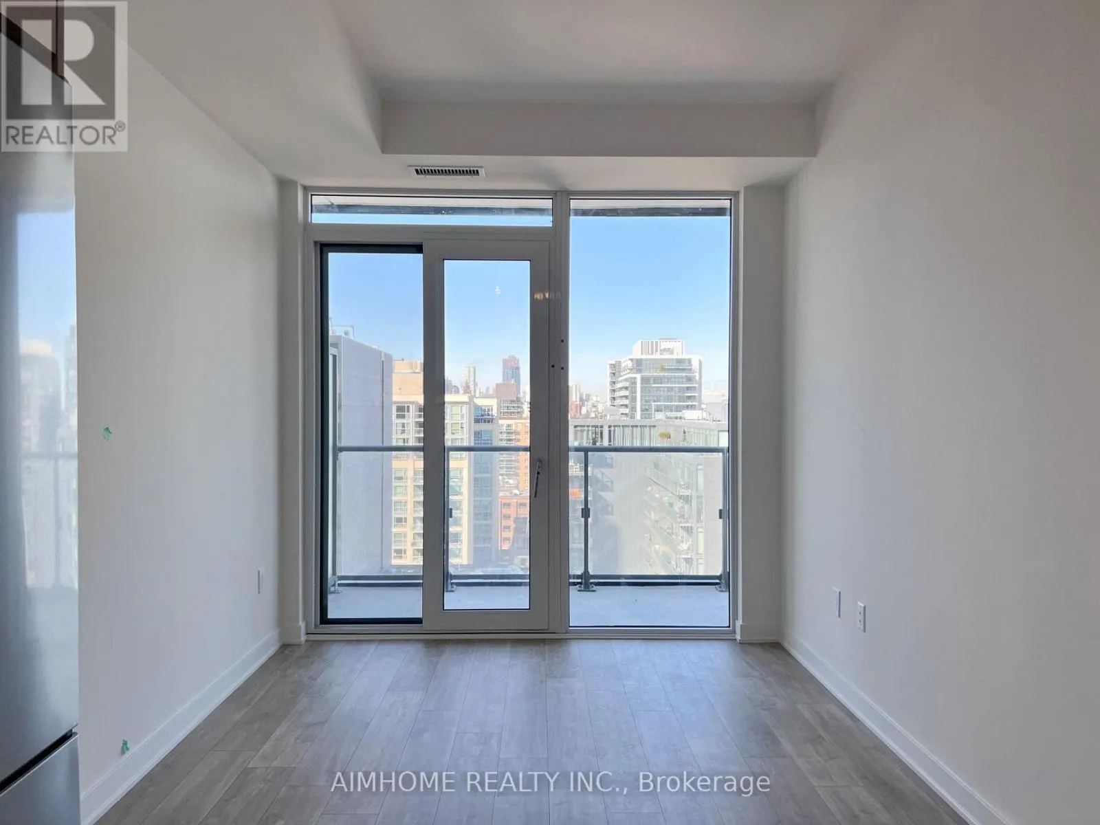 1576 - 135 LOWER SHERBOURNE STREET