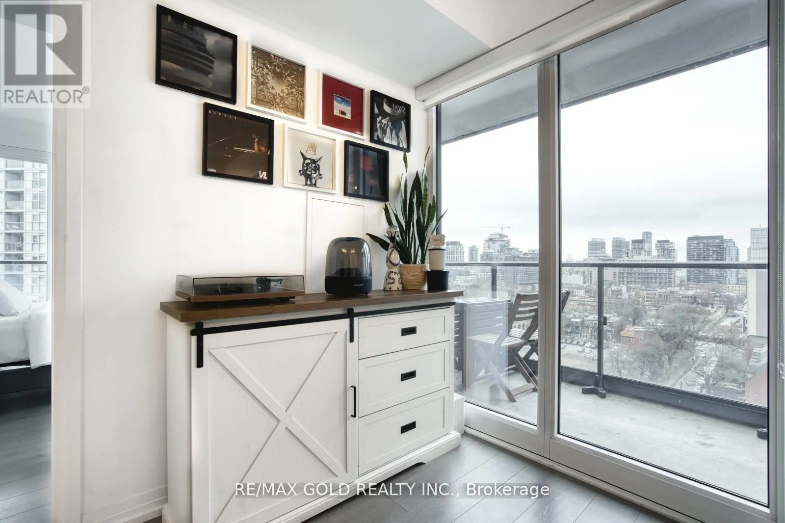 1116 - 251 JARVIS STREET