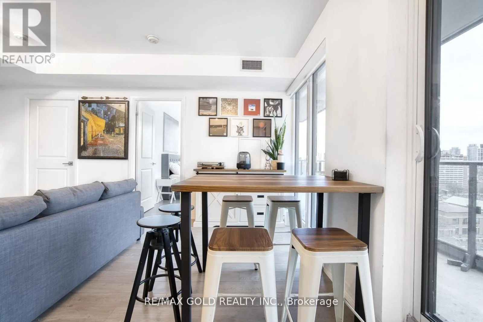 1116 - 251 JARVIS STREET