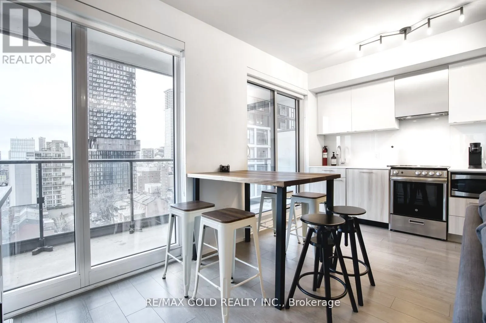 1116 - 251 JARVIS STREET