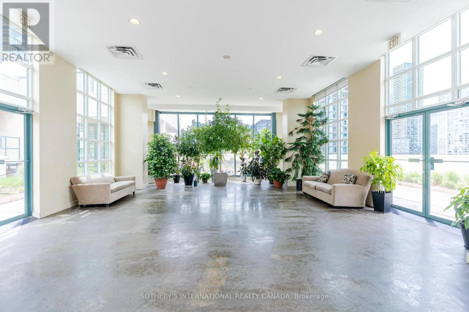 209 - 135 DALHOUSIE STREET