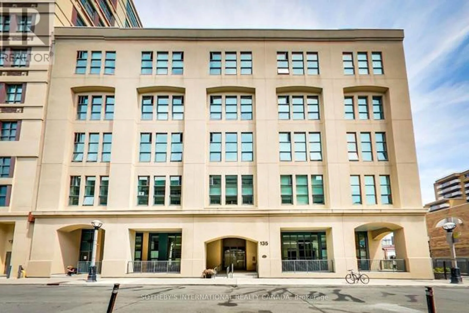 209 - 135 DALHOUSIE STREET