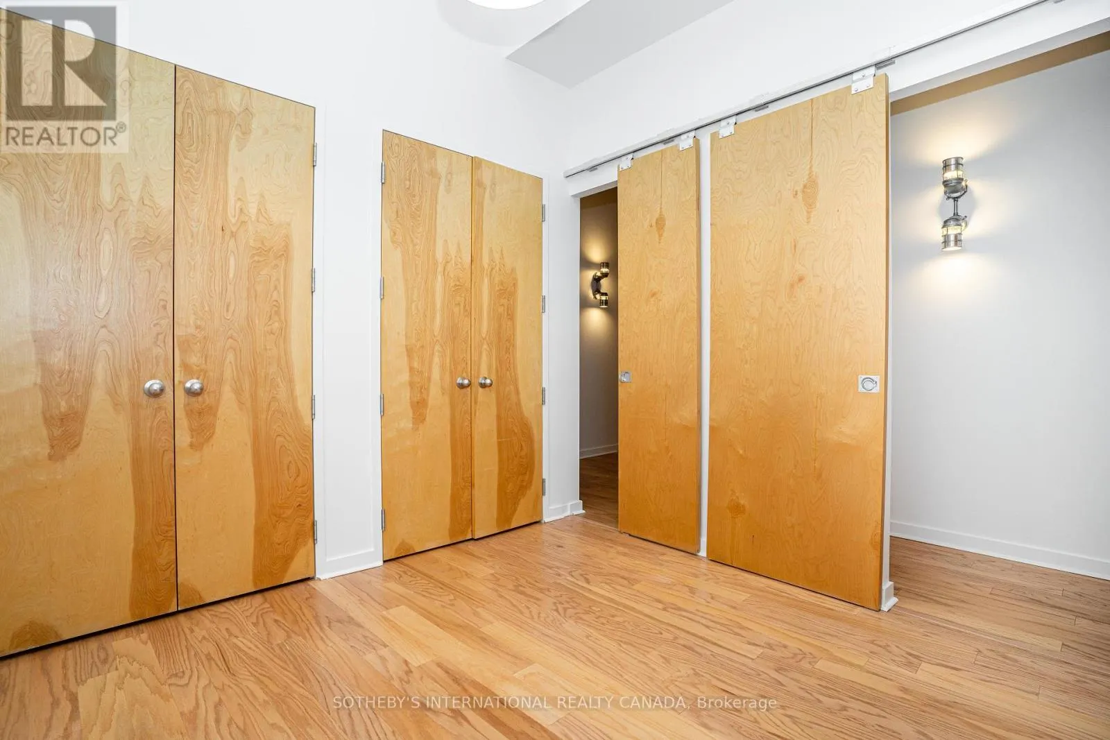 209 - 135 DALHOUSIE STREET