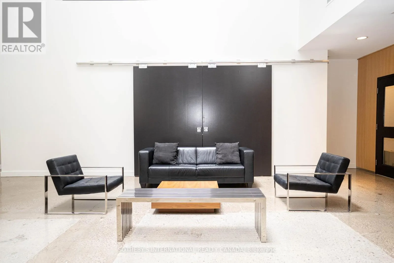 209 - 135 DALHOUSIE STREET
