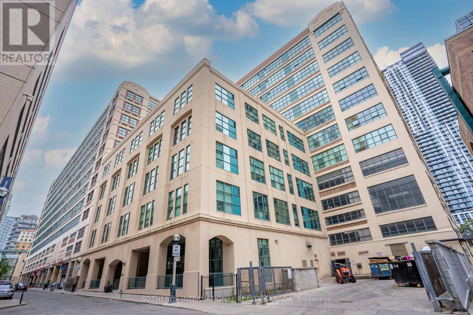 209 - 135 DALHOUSIE STREET