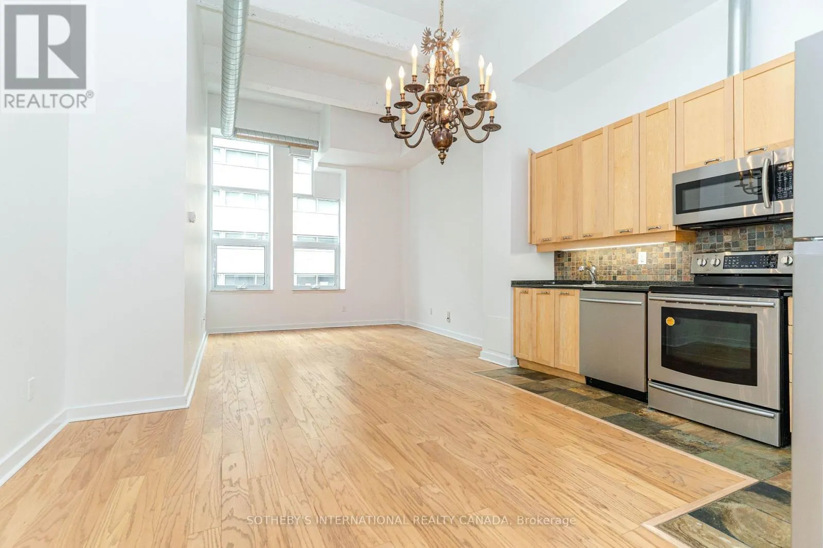 209 - 135 DALHOUSIE STREET