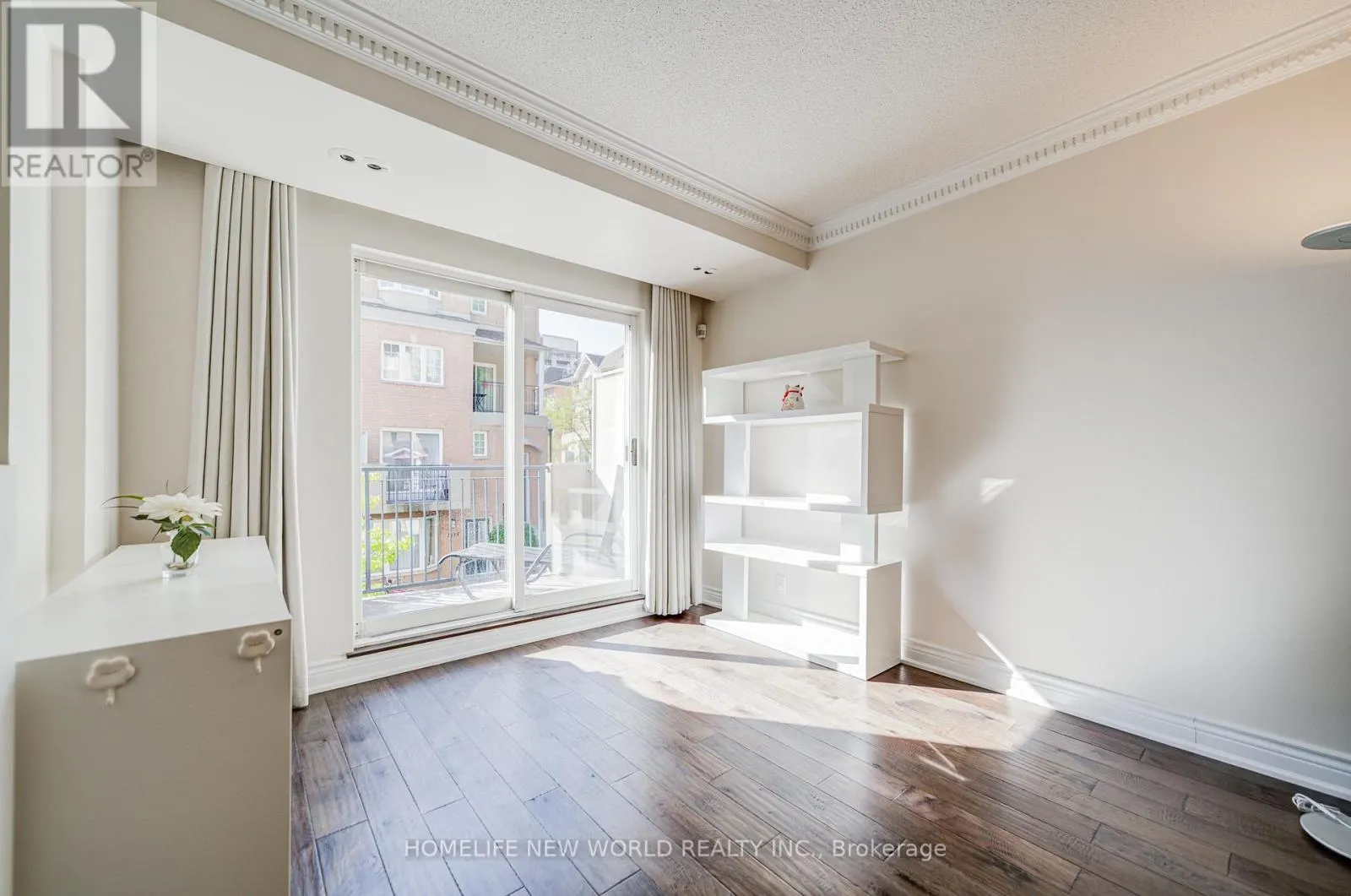 1313 - 28 SOMMERSET WAY