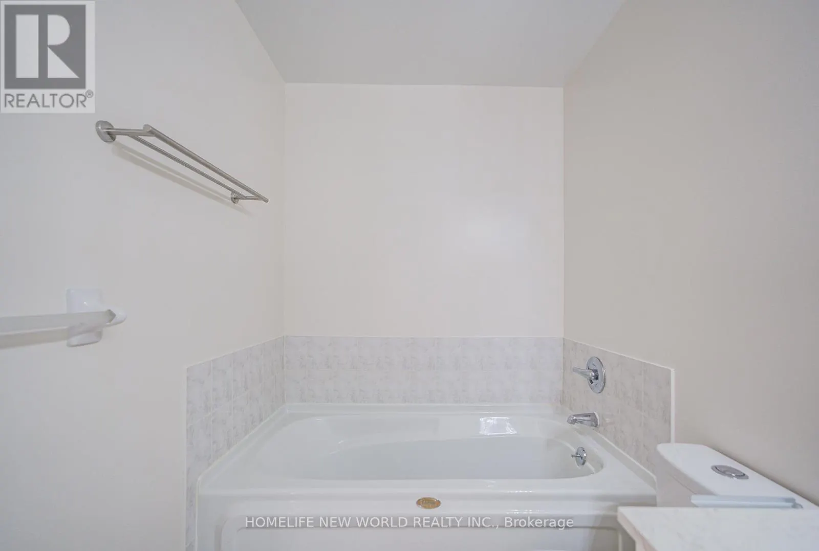 1313 - 28 SOMMERSET WAY