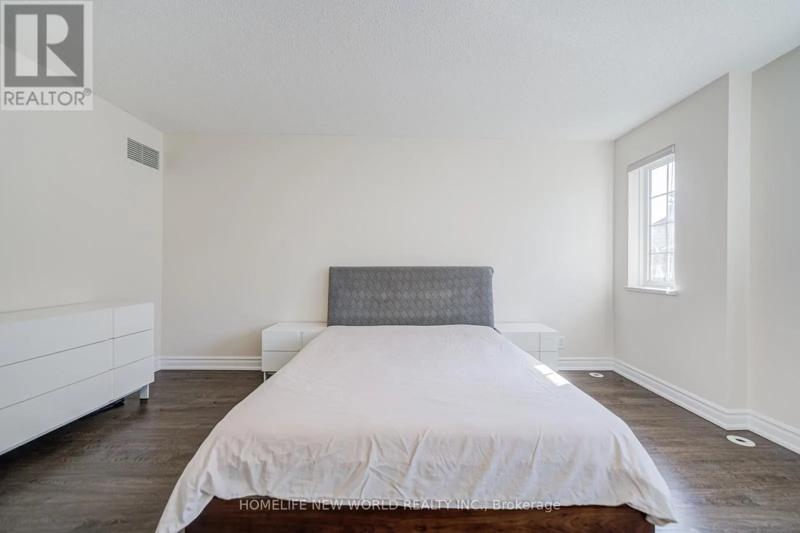 1313 - 28 SOMMERSET WAY