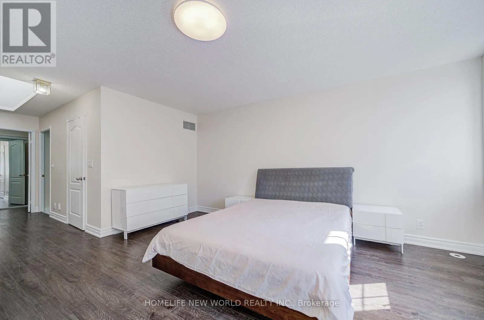 1313 - 28 SOMMERSET WAY