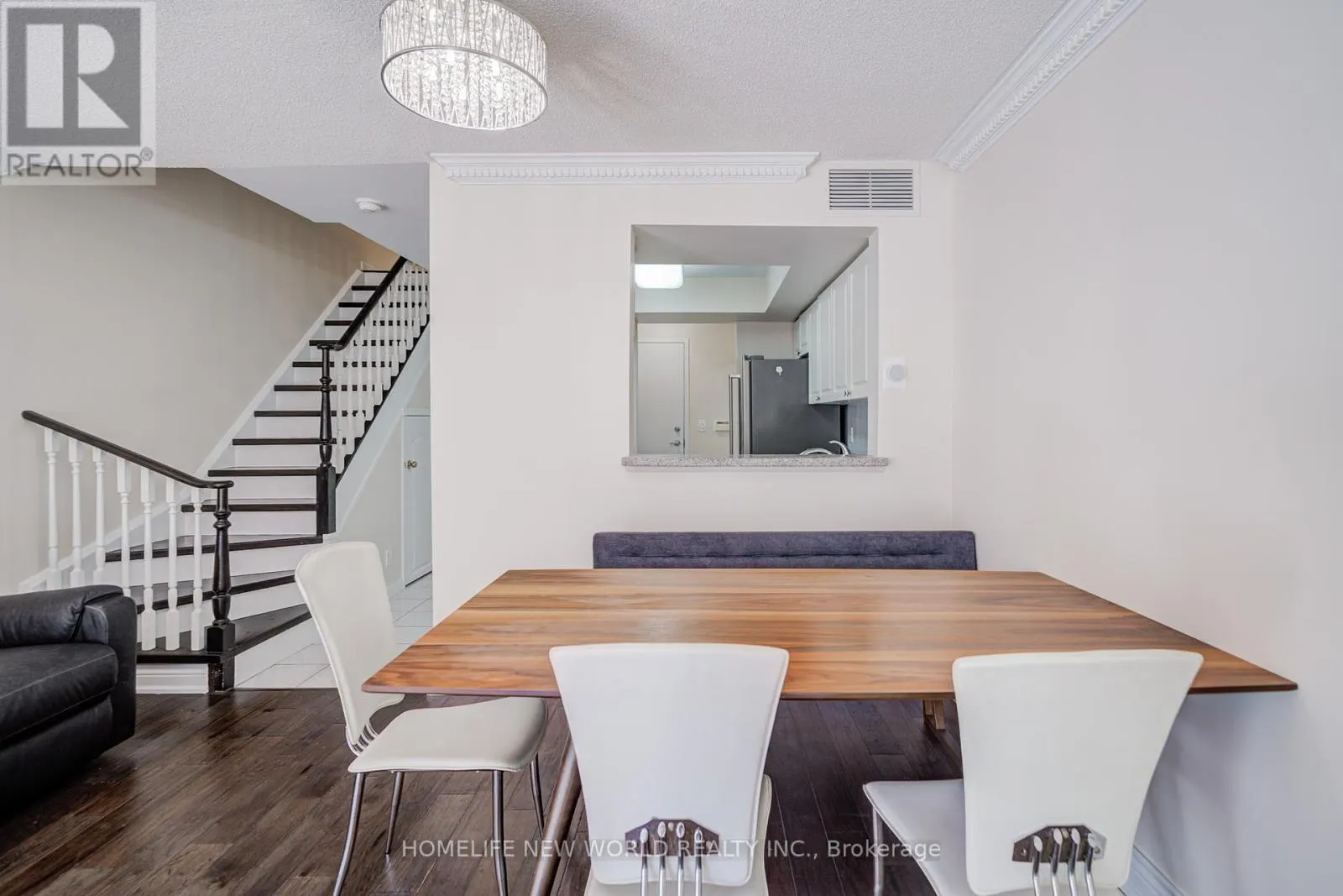 1313 - 28 SOMMERSET WAY