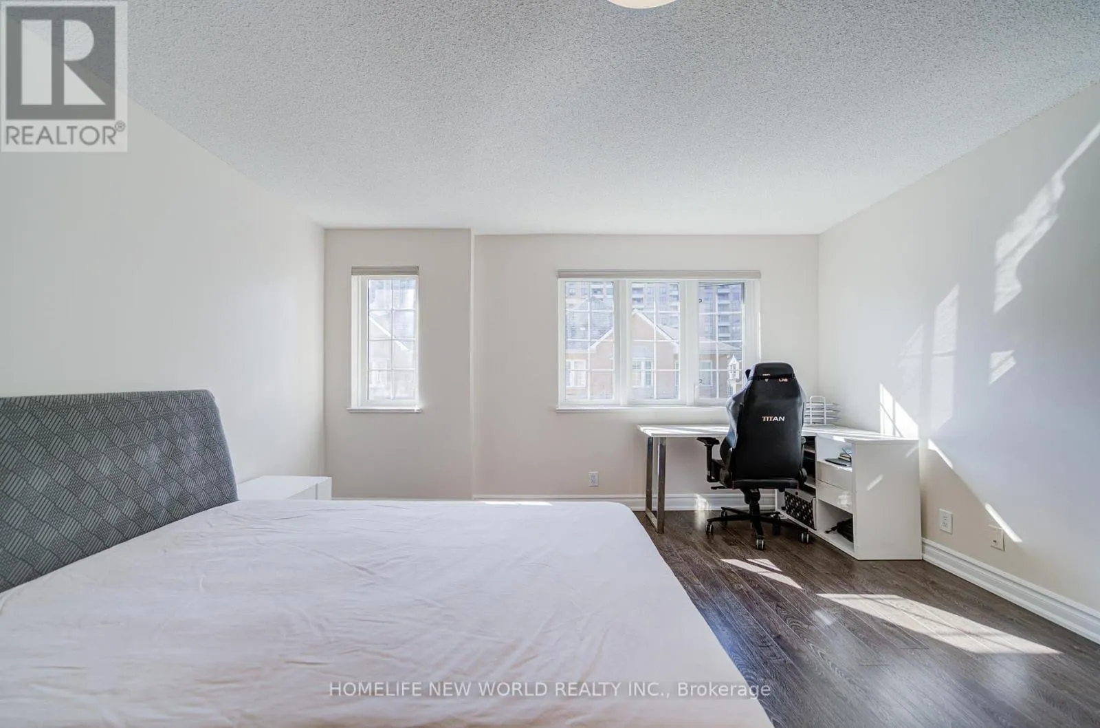 1313 - 28 SOMMERSET WAY