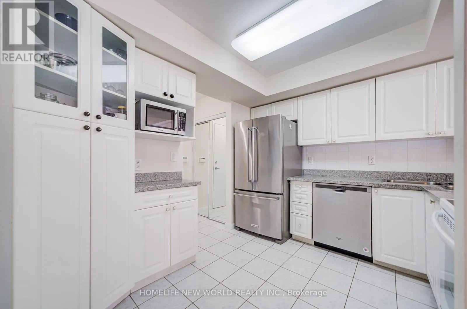 1313 - 28 SOMMERSET WAY