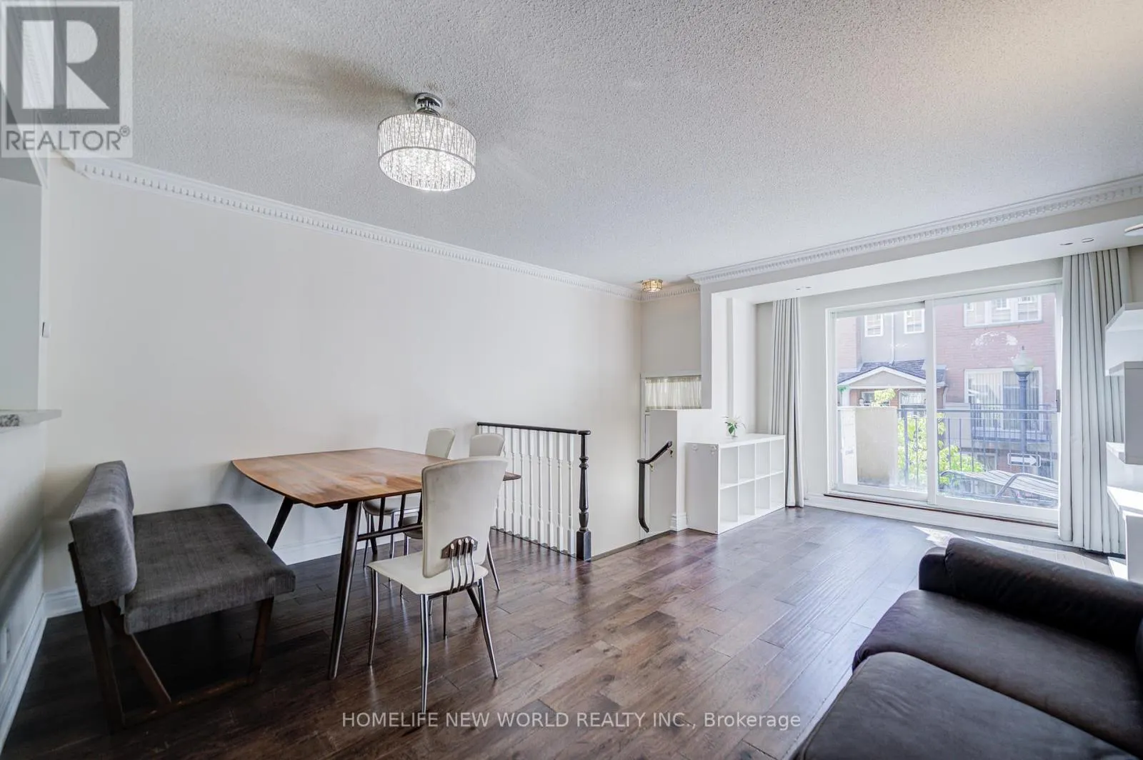 1313 - 28 SOMMERSET WAY