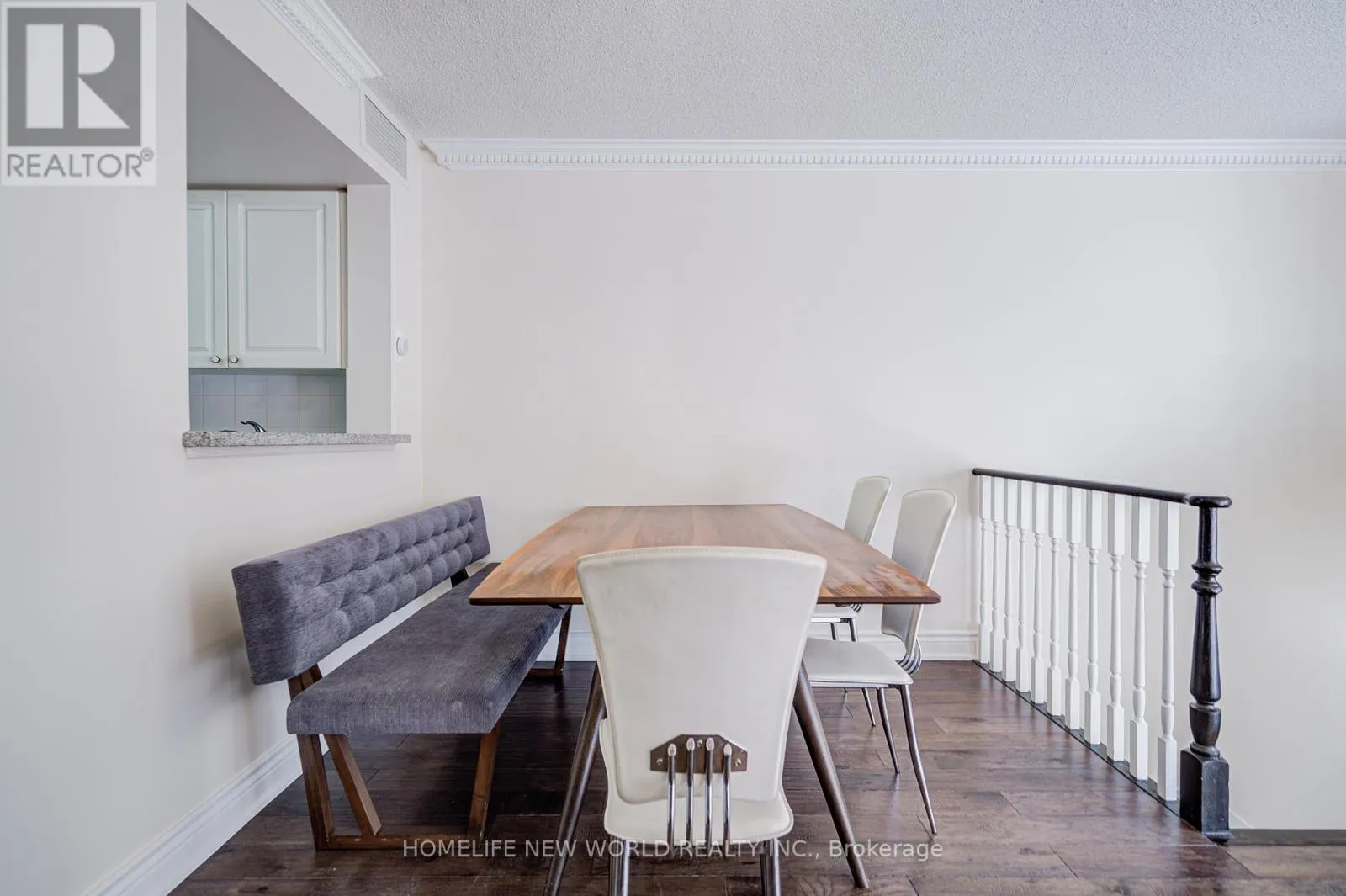 1313 - 28 SOMMERSET WAY