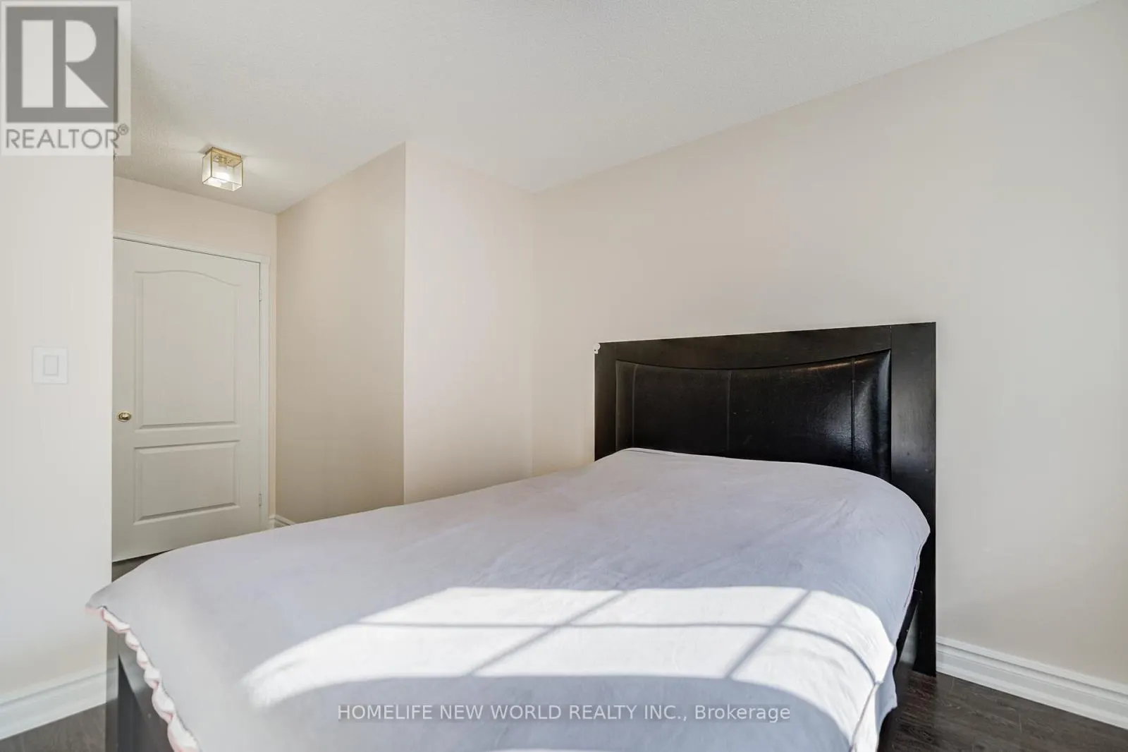 1313 - 28 SOMMERSET WAY