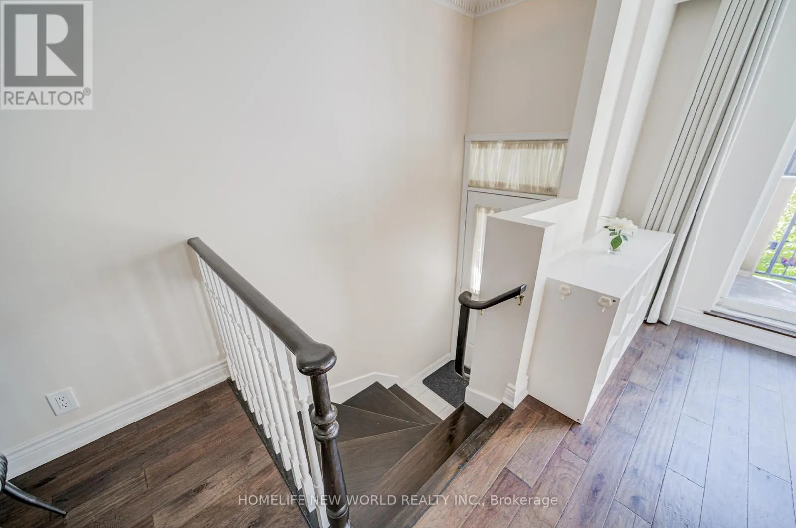 1313 - 28 SOMMERSET WAY