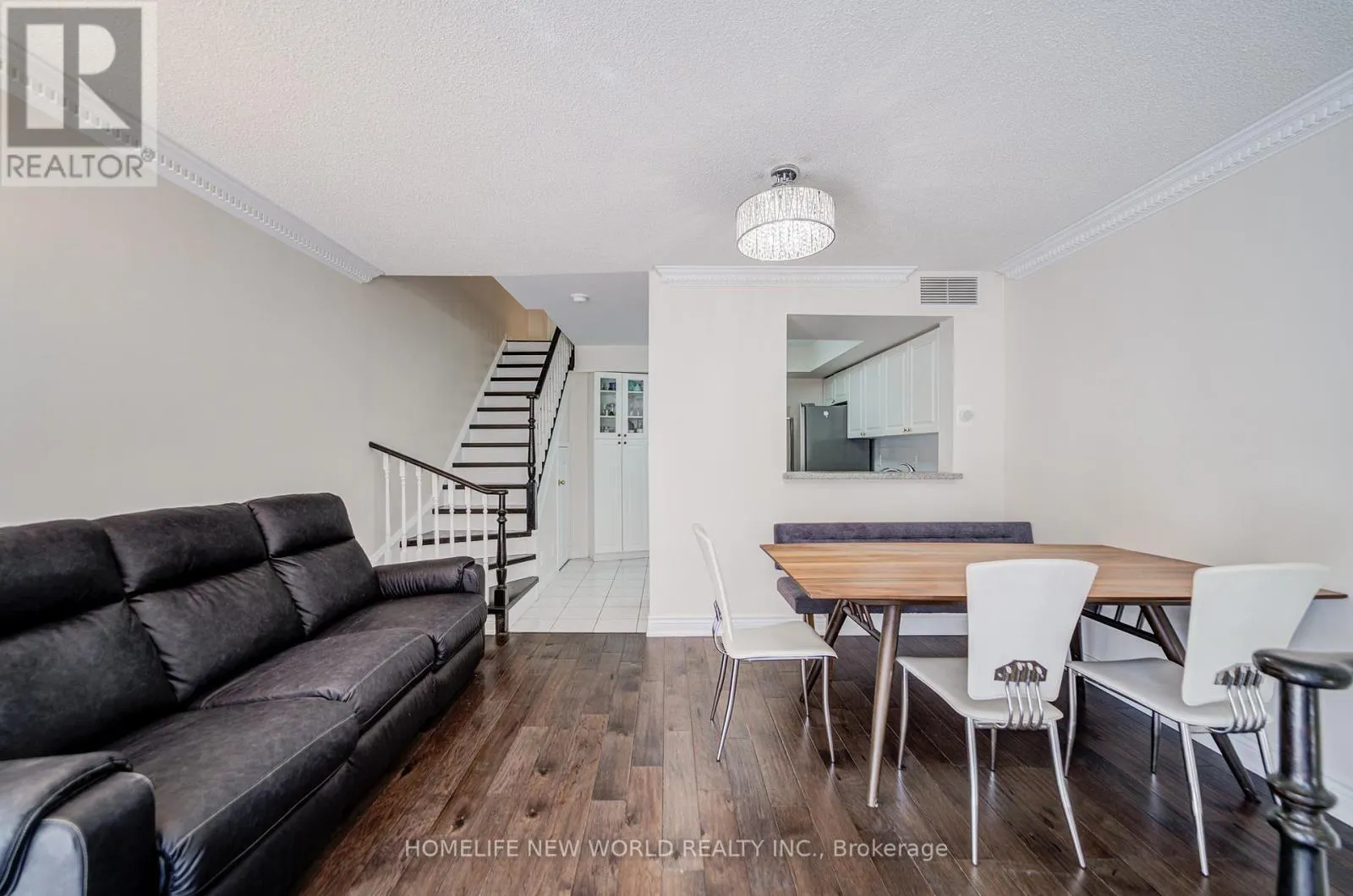 1313 - 28 SOMMERSET WAY