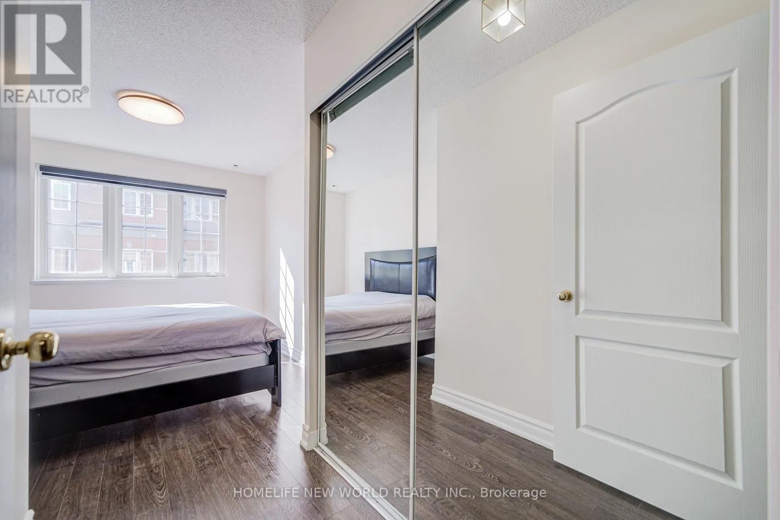 1313 - 28 SOMMERSET WAY