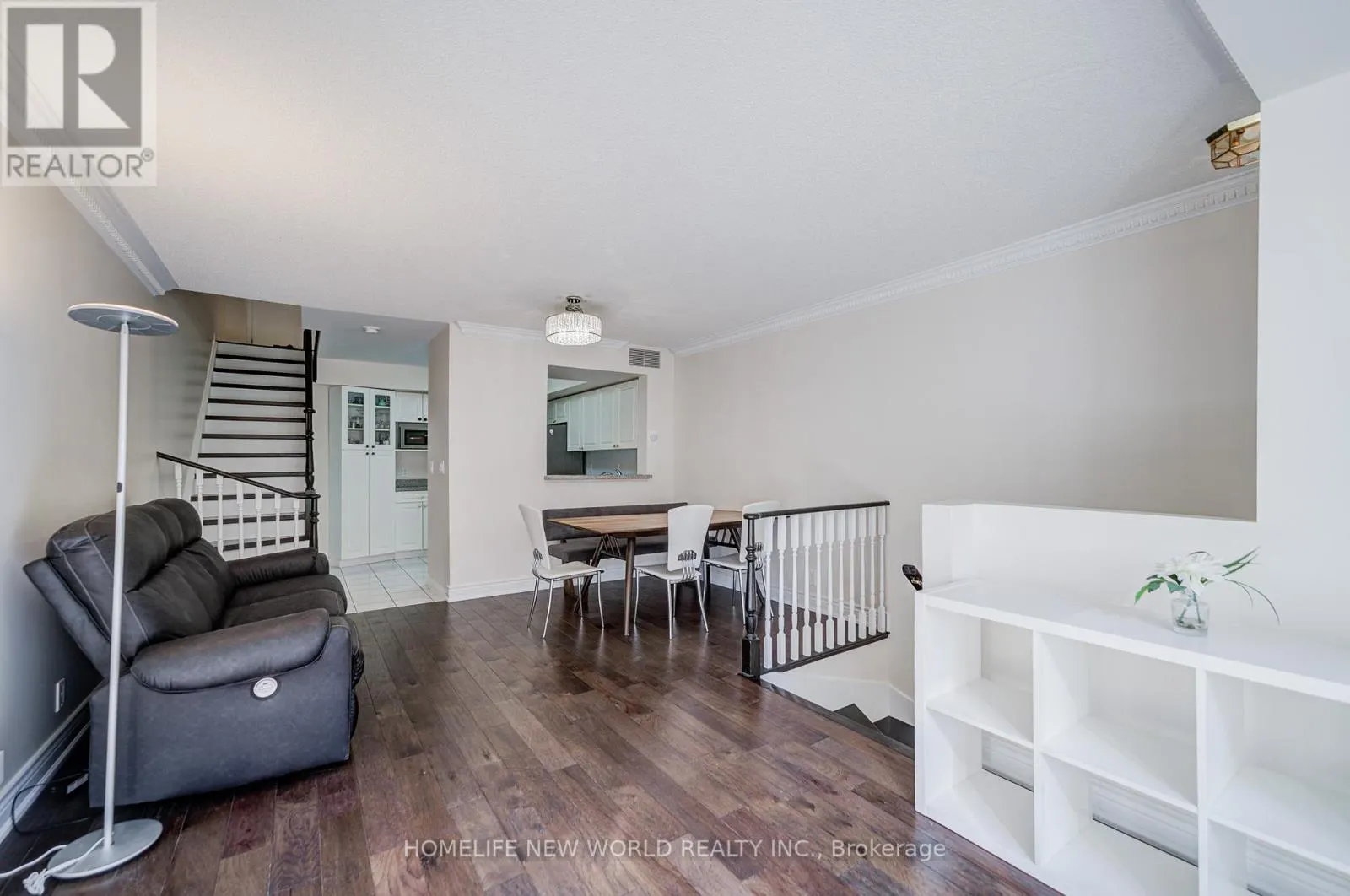1313 - 28 SOMMERSET WAY