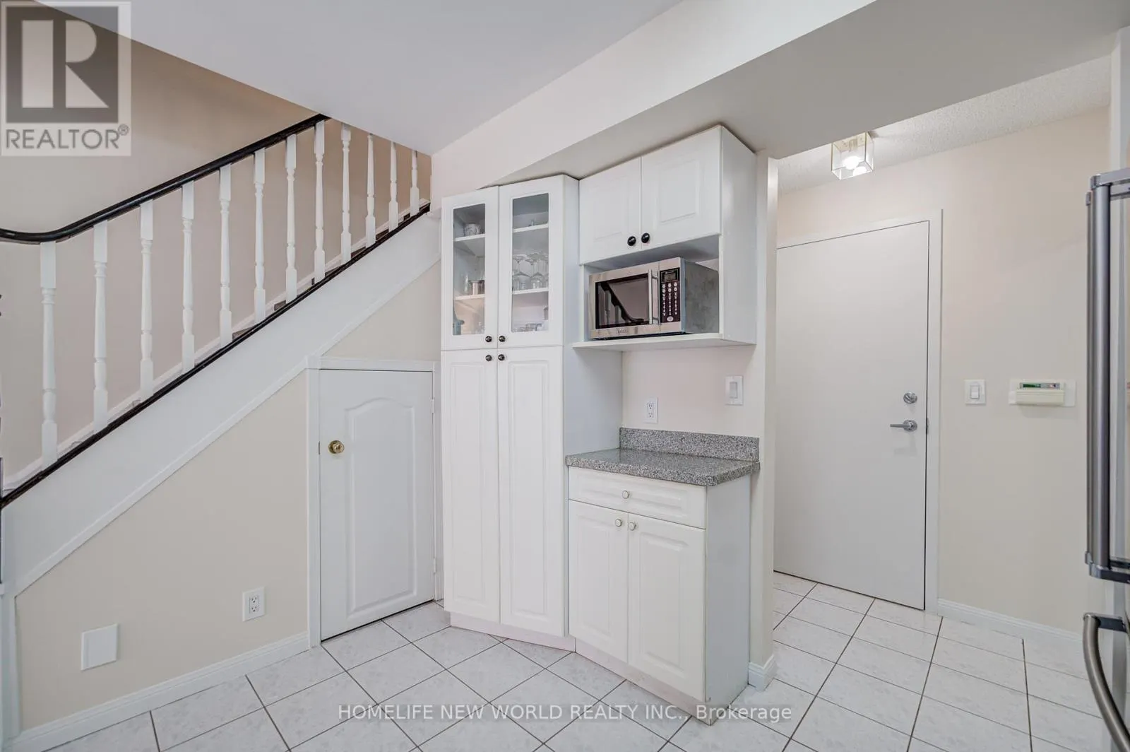 1313 - 28 SOMMERSET WAY