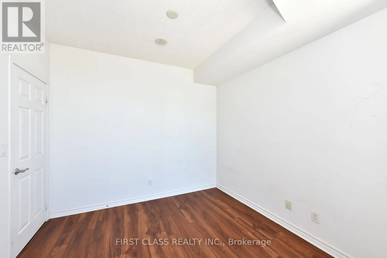 1806 - 18 HOLMES AVENUE