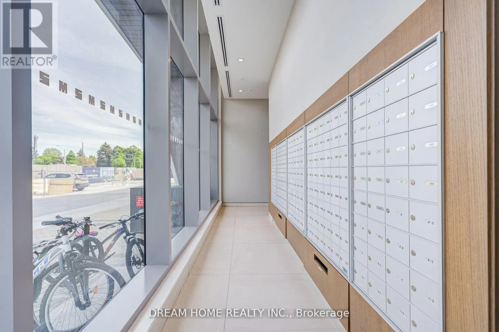 1806 - 7 GOLDEN LION HEIGHTS