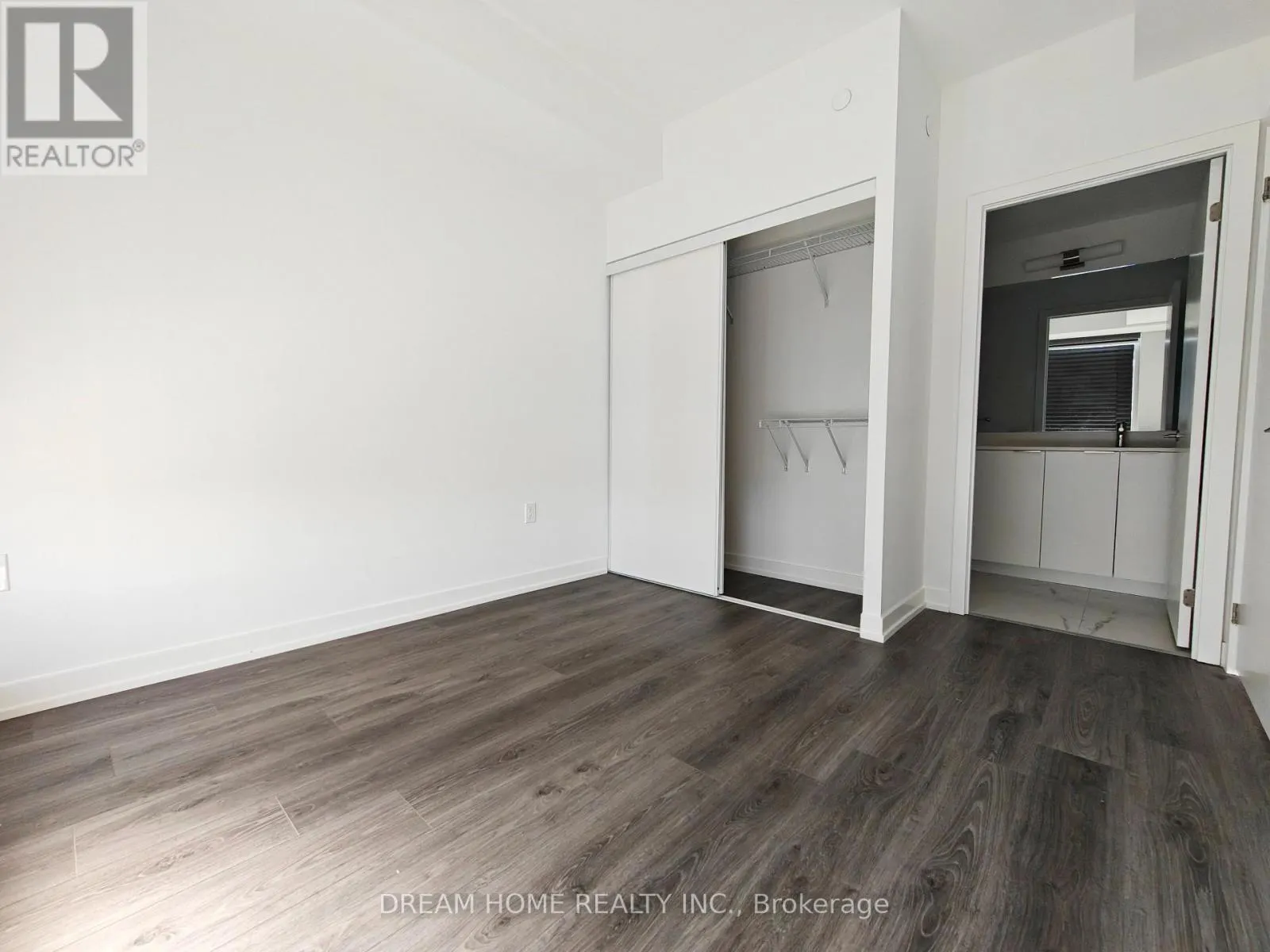 1806 - 7 GOLDEN LION HEIGHTS