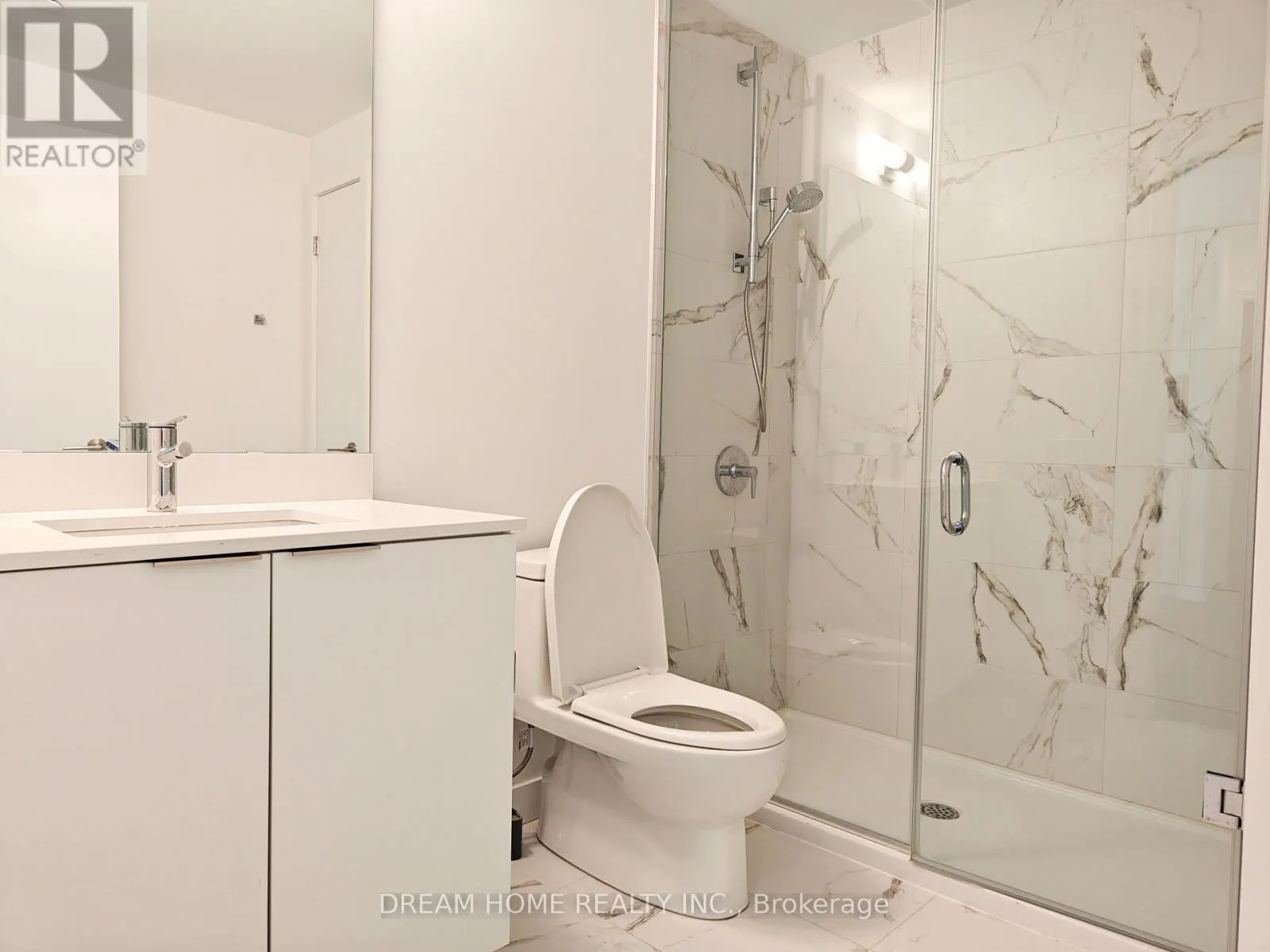 1806 - 7 GOLDEN LION HEIGHTS