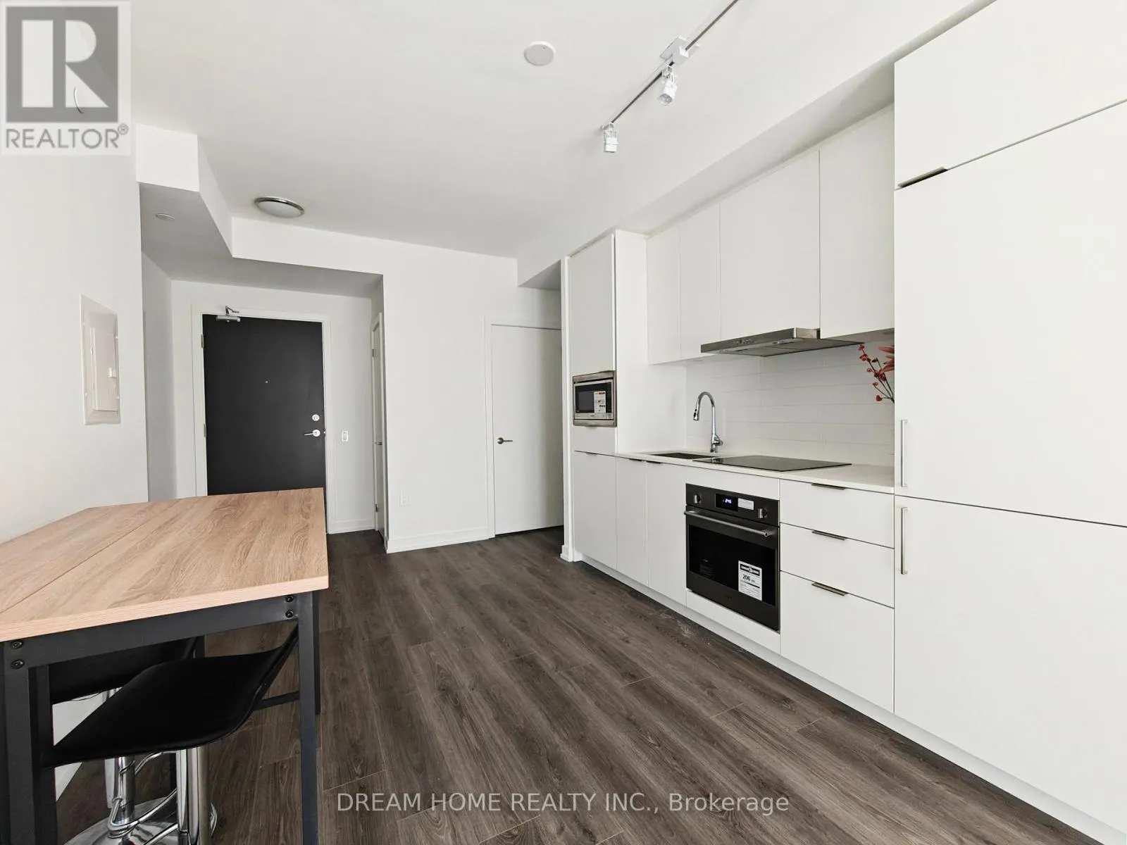 1806 - 7 GOLDEN LION HEIGHTS