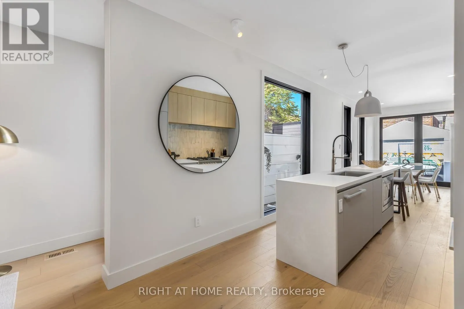 768 RICHMOND STREET W