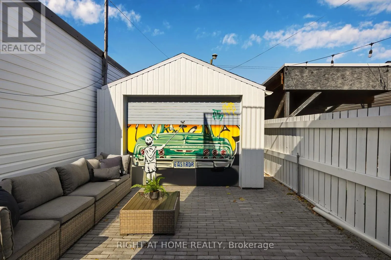 768 RICHMOND STREET W