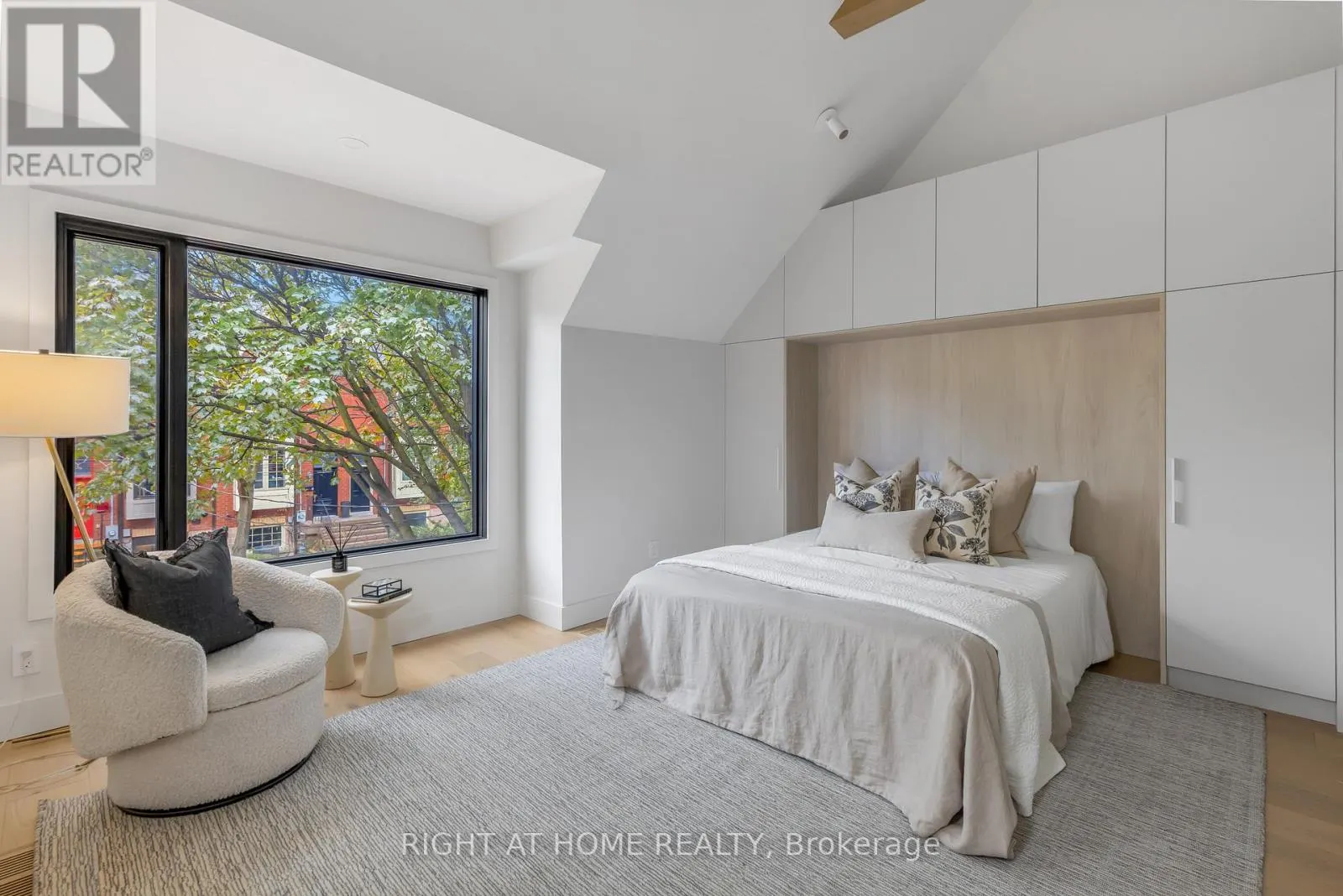 768 RICHMOND STREET W