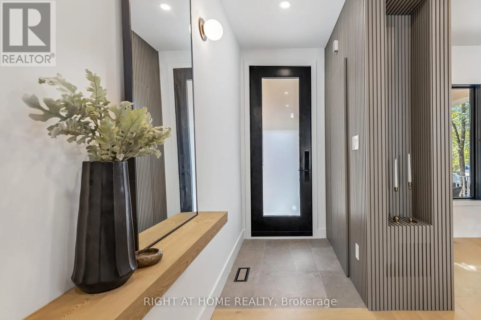 768 RICHMOND STREET W