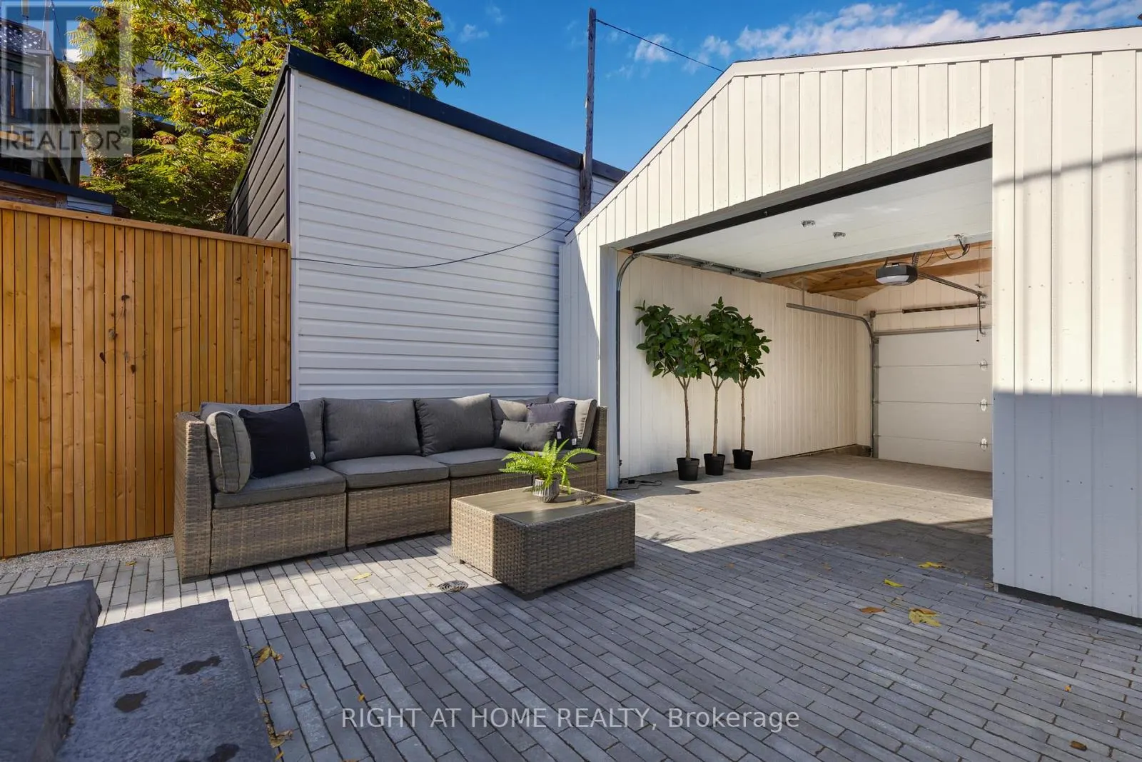 768 RICHMOND STREET W