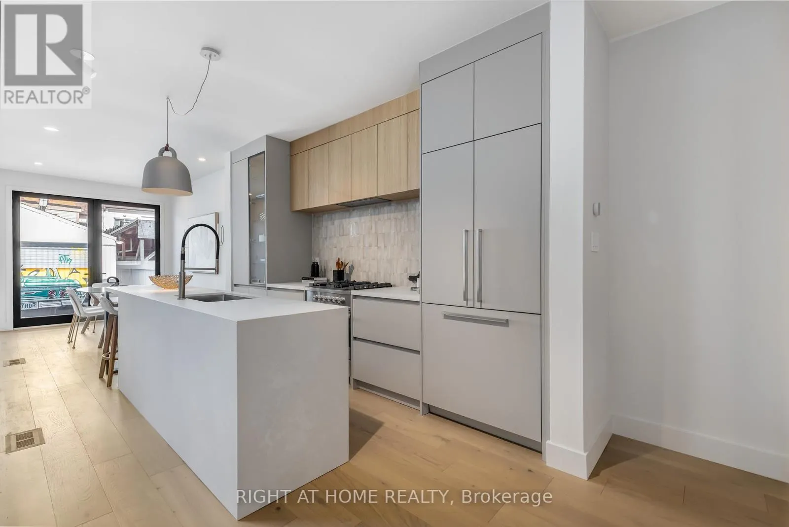 768 RICHMOND STREET W