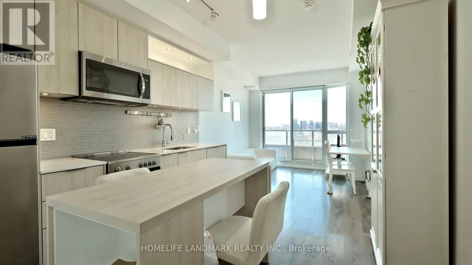 904 - 50 FOREST MANOR ROAD
