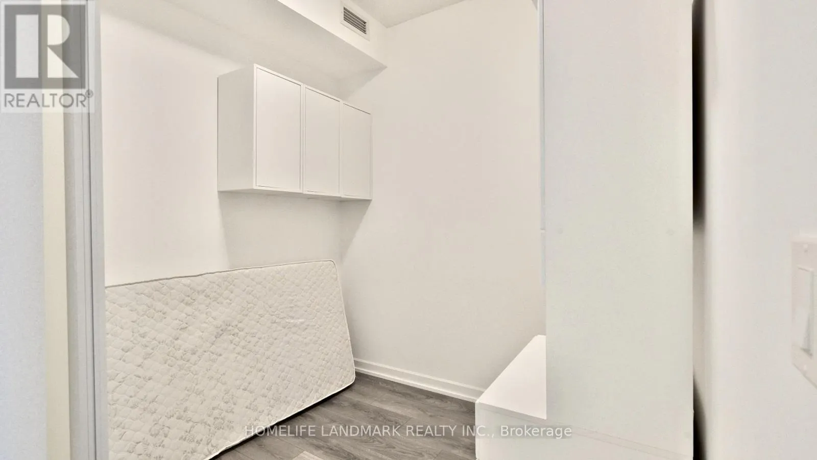 904 - 50 FOREST MANOR ROAD