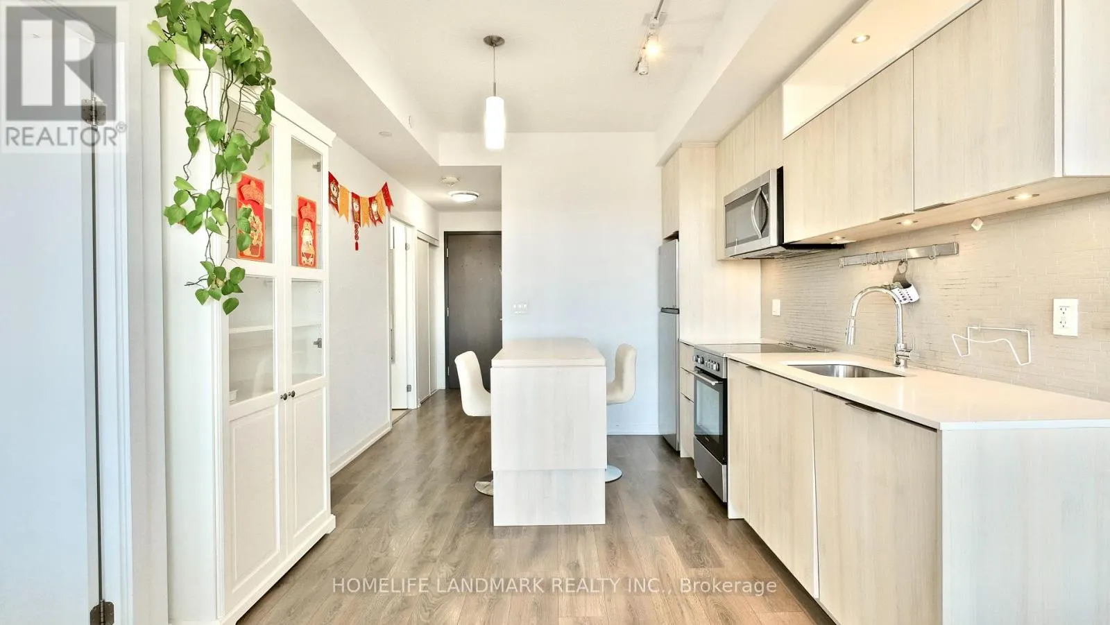 904 - 50 FOREST MANOR ROAD