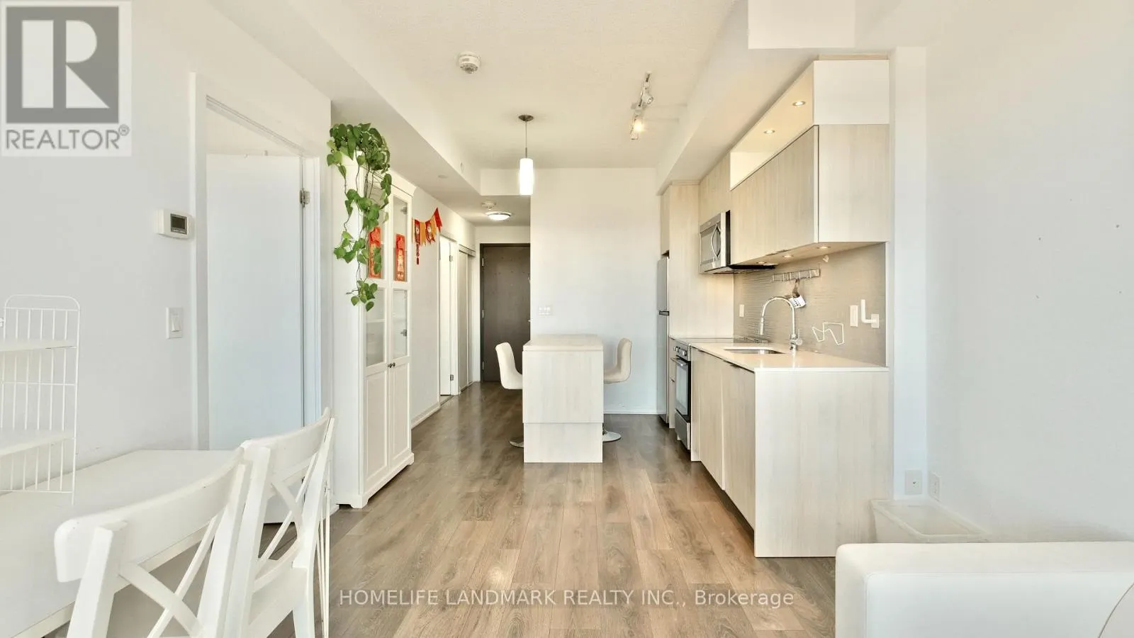 904 - 50 FOREST MANOR ROAD