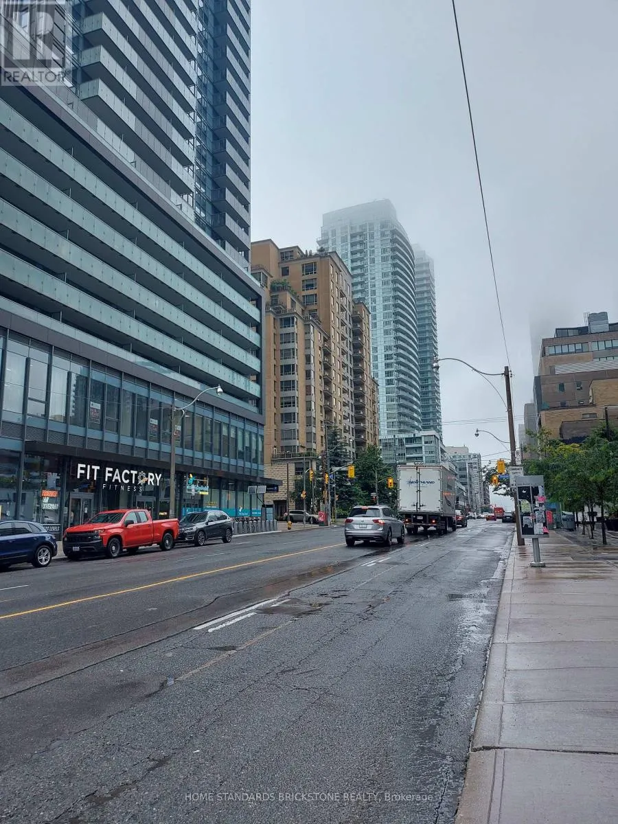 906 - 212 EGLINTON AVENUE E