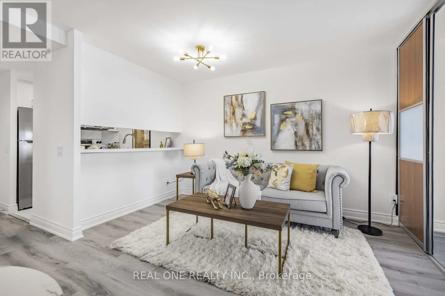 1015 - 7 BISHOP AVENUE