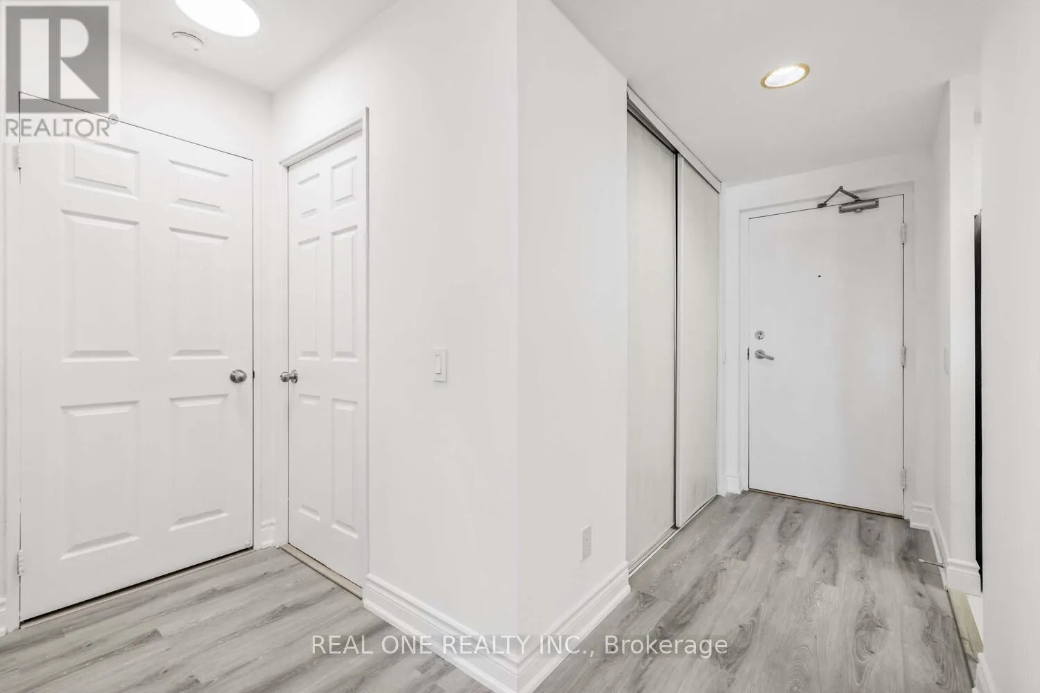 1015 - 7 BISHOP AVENUE